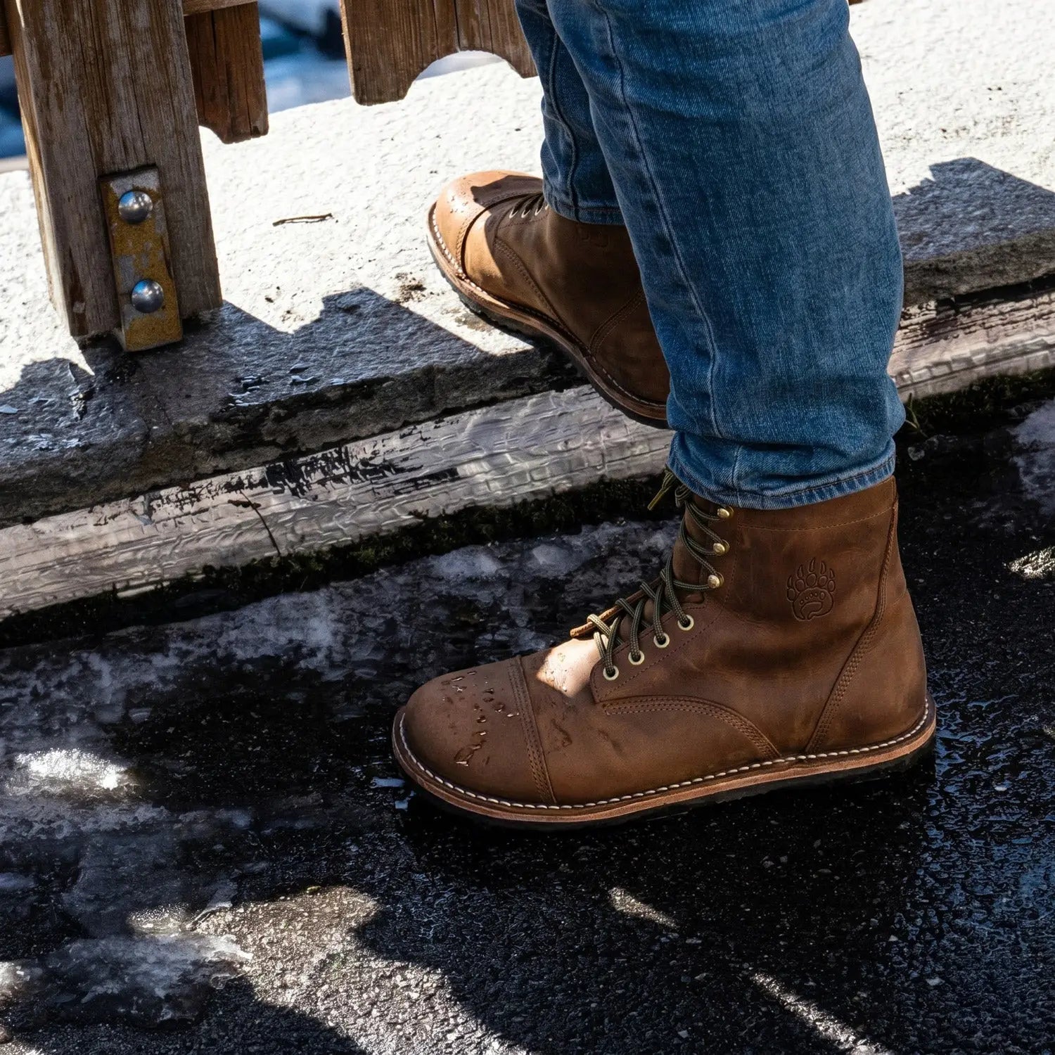 Bruin-Patriot rugged barefoot boot in brown crazy horse leather with tan laces and stitched toe cap zero-drop sole